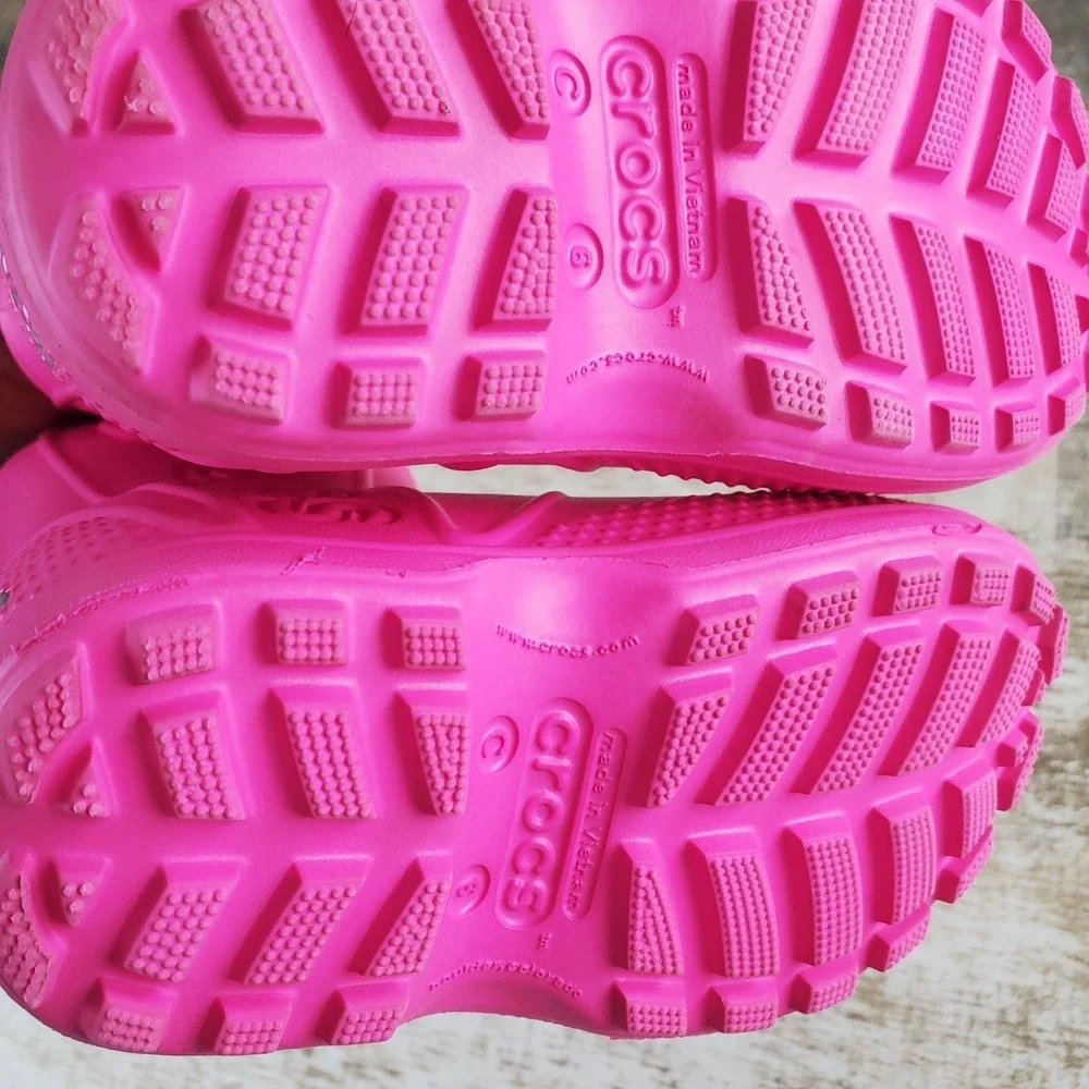 CROCS worn 2x